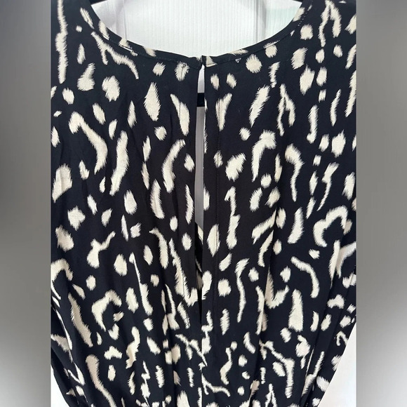 Rails Sophia Romper in Black Abstract Cheetah. Size Small. - Picture 6 of 10
